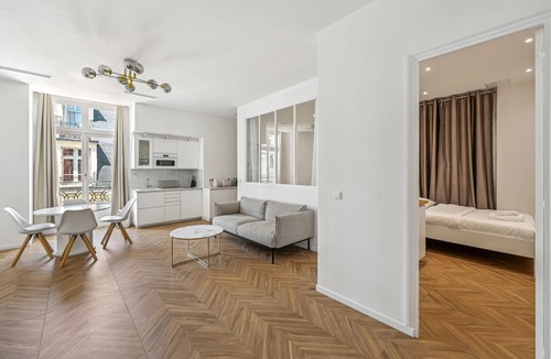 8th Arrondissement Apartment | Champs-Elysées cosy apartment (Mobility lease)