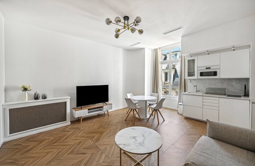 8th Arrondissement Apartment | Champs-Elysées cosy apartment (Mobility lease)