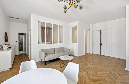 8th Arrondissement Apartment | Champs-Elysées cosy apartment (Mobility lease)