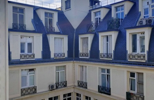 8th Arrondissement Apartment | Champs-Elysées cosy apartment (Mobility lease)
