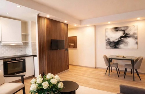 8th Arrondissement Apartment | Champs-Elysées - Prestige flat with lift Matignon