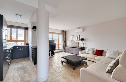 Chaillot Apartment | Champs Elysees Penthouse Eiffel Tower View Jacuzzi