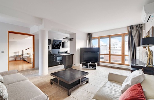 Chaillot Apartment | Champs Elysees Penthouse Eiffel Tower View Jacuzzi