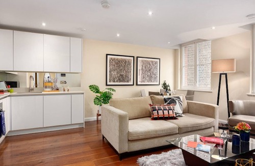 The City of London Apartment | Chancery Lane, Central London