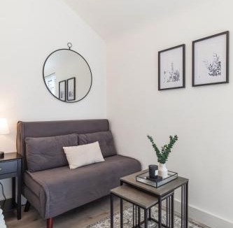 High Wych House | Chandini Villa in High Wych