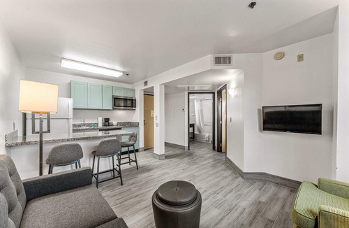 Chandler Apartment | Chandler 1bd King Deluxe