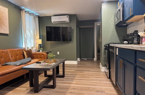 Evansville Apartment | Chandler D - KING 1BD/1BA Apt near Downtown