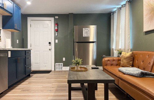 Evansville Apartment | Chandler D - KING 1BD/1BA Apt near Downtown