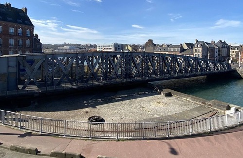 Dieppe House | Channel house (very bright)