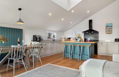 Crynant House | Channel View