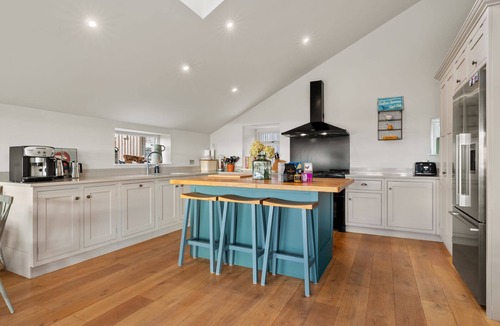 Crynant Apartment | Channel View - Luxury Cottages