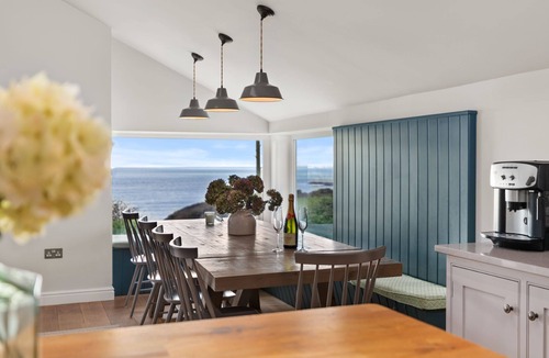 Crynant Apartment | Channel View - Luxury Cottages