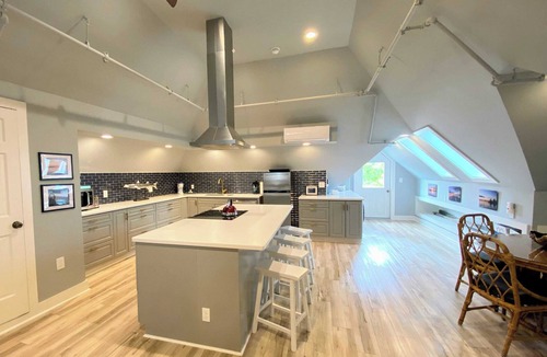 Clayton Apartment | Channel View Residence at the Dygert House