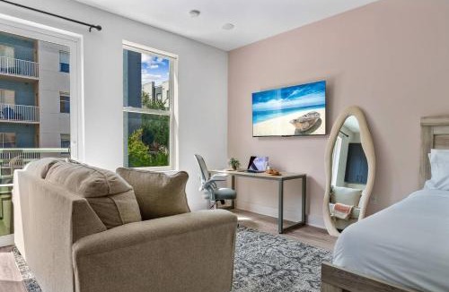 Channel District Apartment | Channelside - Amazing Studio with Free Pool