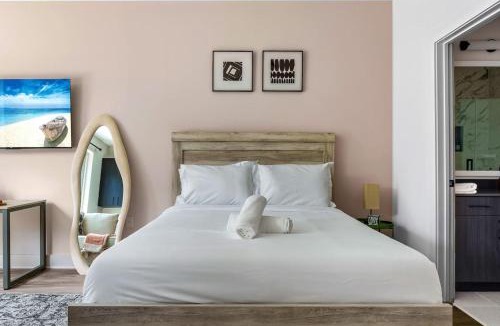 Channel District Apartment | Channelside - Amazing Studio with Free Pool