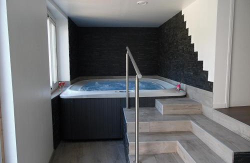 Chatel-Guyon Hotel | Chante Grelet
