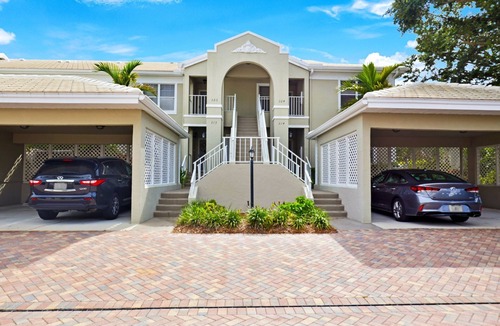 Pelican Bay House | Chanteclair Maisonet in Pelican Bay