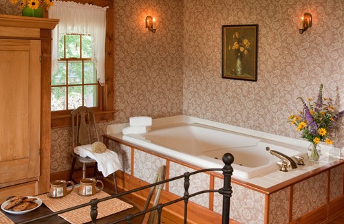 Sturgeon Bay Bed & Breakfast | Chanticleer Guest House