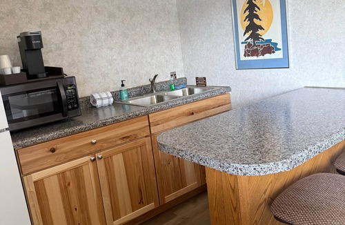 Eagle River Apartment | Chanticleer Inn 41