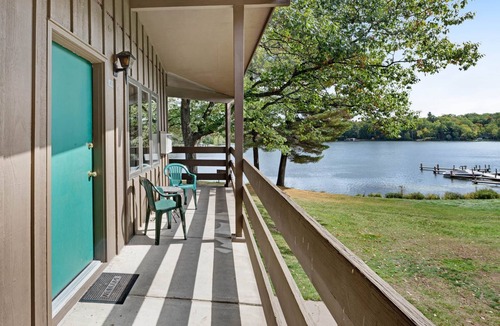 Eagle River Apartment | Chanticleer Inn 41