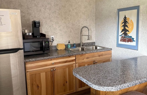 Eagle River Apartment | Chanticleer Inn 43