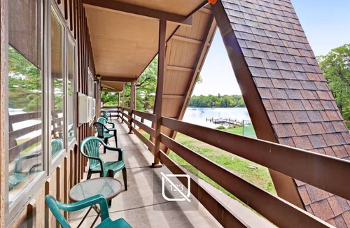 Eagle River Apartment | Chanticleer Inn 43