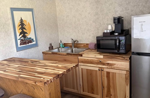 Eagle River Apartment | Chanticleer Inn 44
