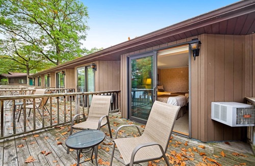 Eagle River Apartment | Chanticleer Inn 53