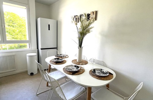 Torigne Apartment | CHANTILLY, Cosy apartment, sleeps 4, wifi, metro 5 min walk