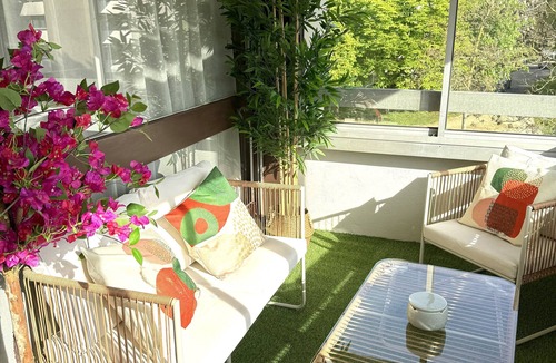 Torigne Apartment | CHANTILLY, Cosy apartment, sleeps 4, wifi, metro 5 min walk