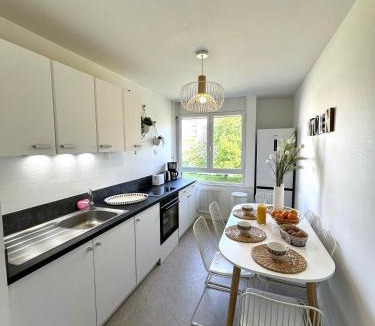 Quartier Le Blosne Apartment | Chantilly