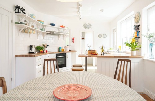 Bembridge Cottage | CHANTRIES, pet friendly, with open fire in Bembridge