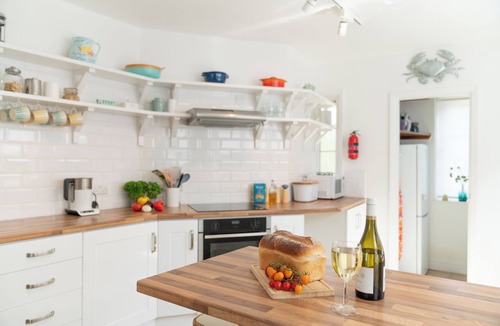 Bembridge Cottage | CHANTRIES, pet friendly, with open fire in Bembridge