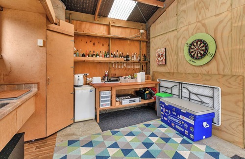 Coopers Beach House | Chaos Oval - Coopers Beach Bach