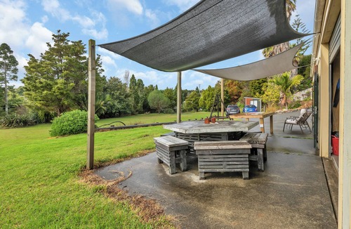 Coopers Beach House | Chaos Oval - Coopers Beach Bach