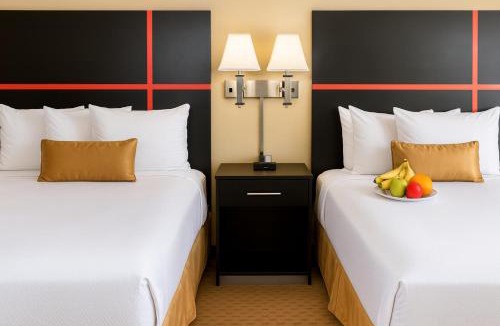 Burlington Hotel | Chaparral Motor Inn