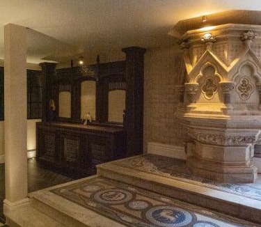 Crosby Apartment | Chapel Apartment