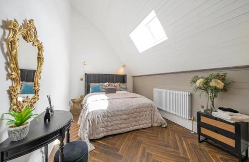 Crosby Apartment | Chapel Apartment