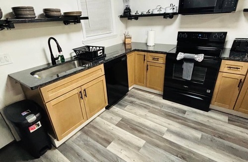 Carrboro House | Chapel Hill Duplex Delight; 5-mins from UNC/modern