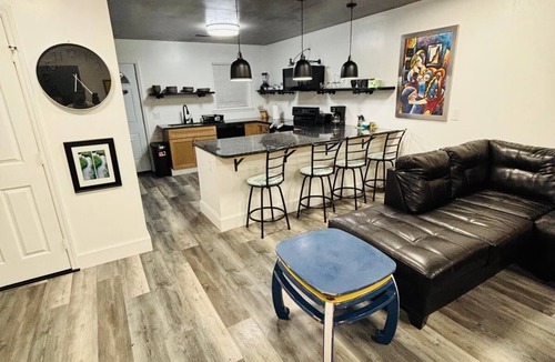 Carrboro House | Chapel Hill Duplex Delight; 5-mins from UNC/modern