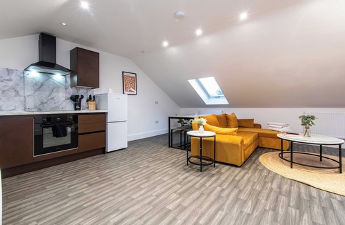 Long Eaton Apartment | Chapel Street Flat 7 - Commuter-Friendly with Bus Access