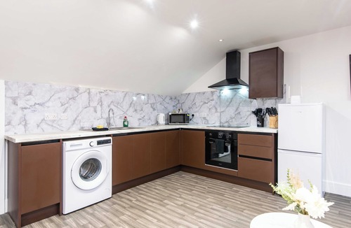 Long Eaton Apartment | Chapel Street Flat 7 - Commuter-Friendly with Bus Access