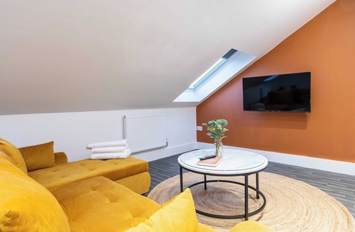 Long Eaton Apartment | Chapel Street Flat 7 - Commuter-Friendly with Bus Access