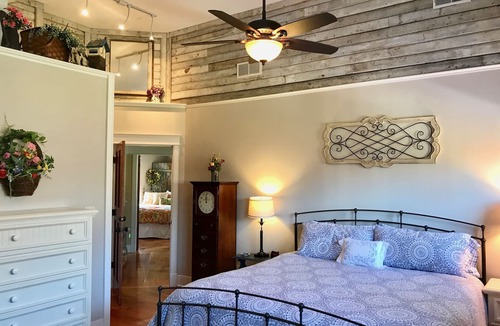 Ellwood City Bed & Breakfast | Chapel Valley Estate bed & breakfast