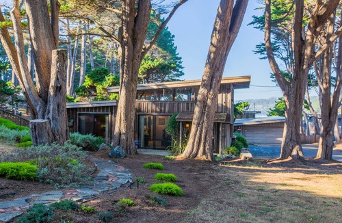 Mendocino Cottage | Chapman Point Cottage- lavish simplicity across the bay from Mendocino