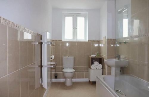 Rushmoor District Apartment | Chapter House