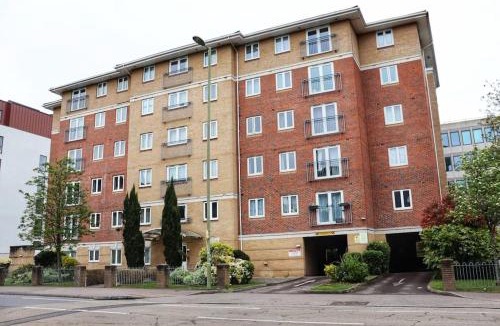 Rushmoor District Apartment | Chapter House