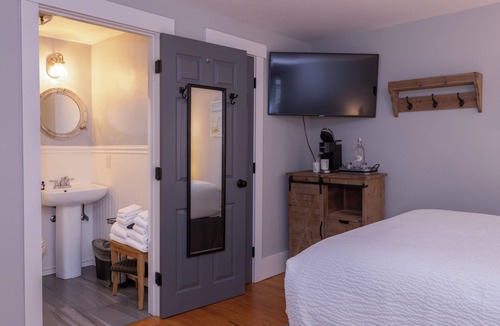 Yarmouth Port Hotel | Chapter House