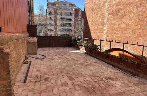 Collblanc y La Torrassa Apartment | Charming Apartment With Patio & Pool