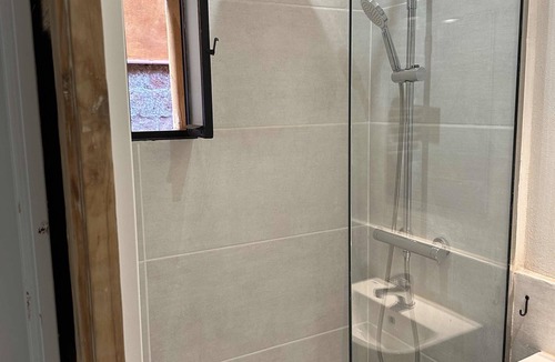 Collblanc y La Torrassa Apartment | Charming Apartment With Patio & Pool